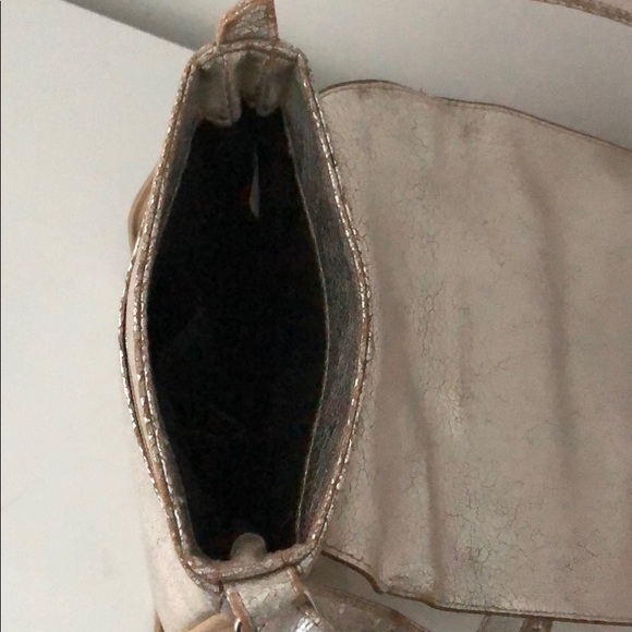 DISTRESSED GOLD METALLIC LEATHER SHOULDER BAG - Picture 8 of 8